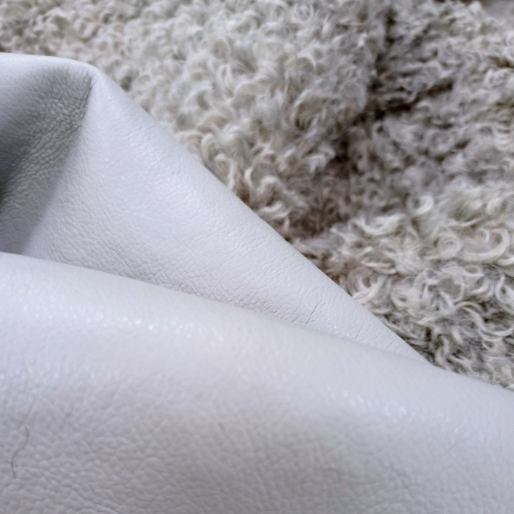 Дубленка с мехом козлик серая Дубленка с мехом козлик серая